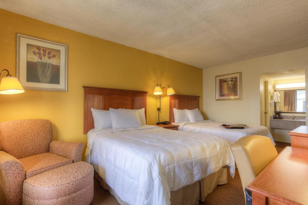 Econo Lodge Byron Habitación foto